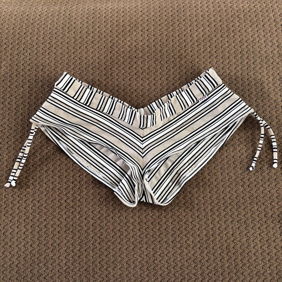 Wicked Weasel Short Shorts Low-Rise Hot Sexy Stripe Drawstring Sides Booty Gold - Picture 1 of 4